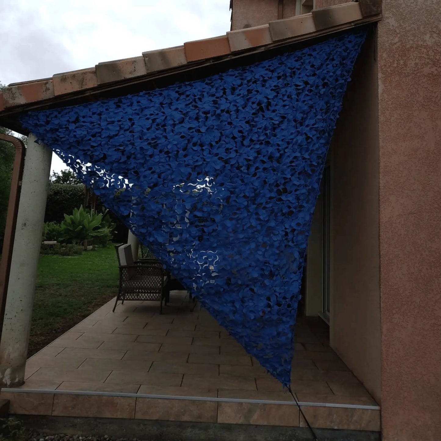 Filet de camouflage triangulaire bleu