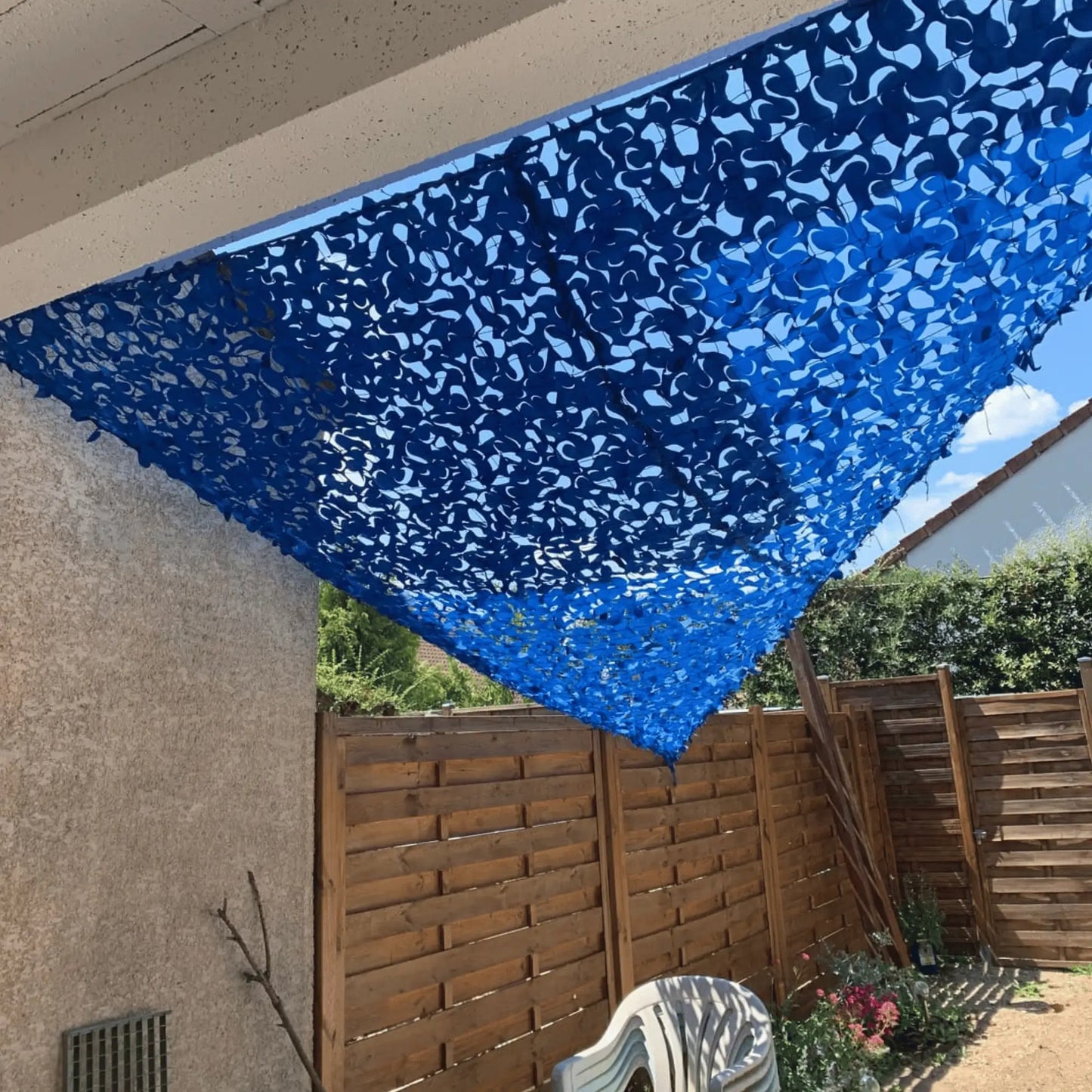 Filet de camouflage triangulaire bleu
