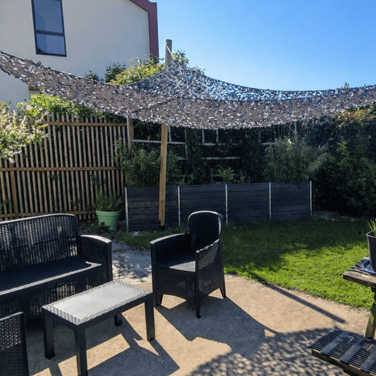 Filet de camouflage triangulaire gris