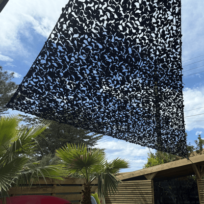 Filet de camouflage triangulaire noir
