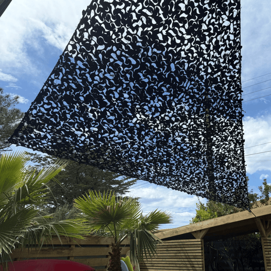 Filet de camouflage triangulaire noir
